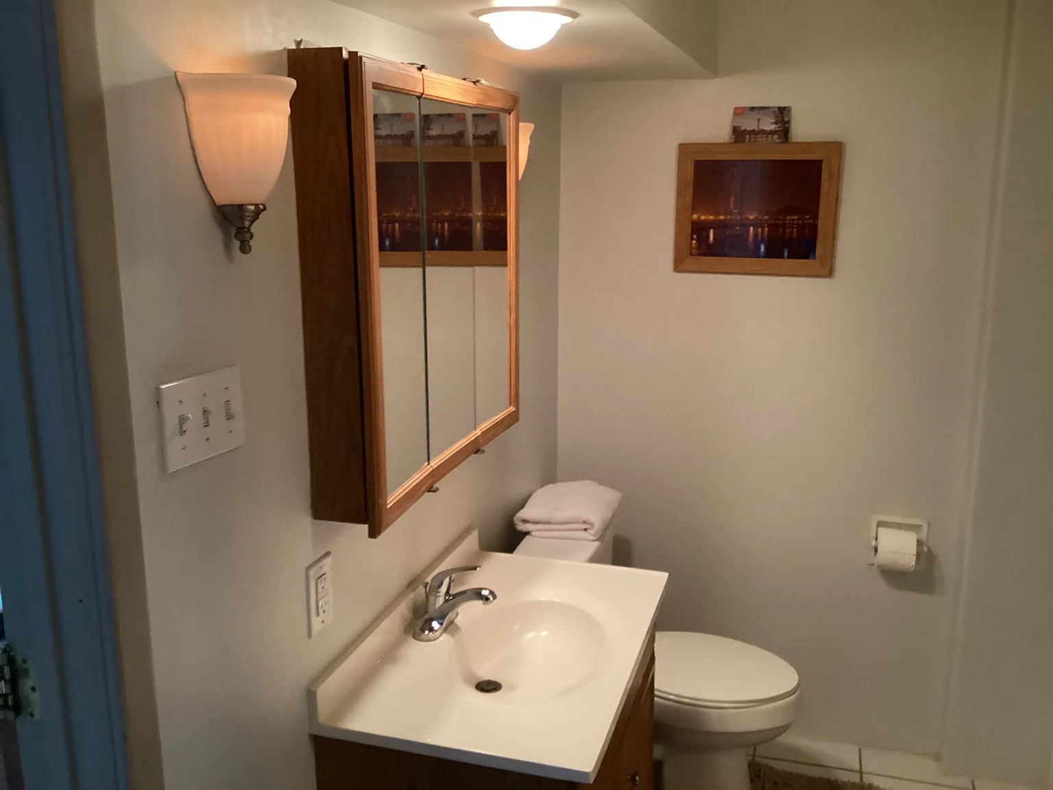 303 E Grove St — Photo 4