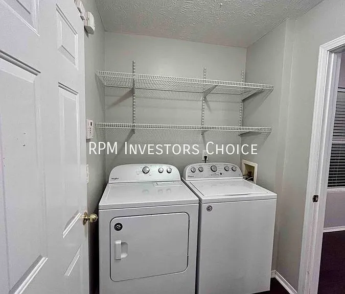 2661 Sutherland Dr — Photo 39