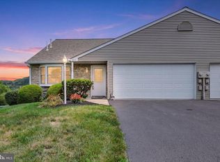 2475 Pin Oak Dr #64, York, PA 17406