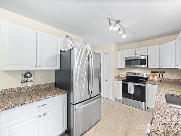 4th image of 7304 Entwhistle Ct