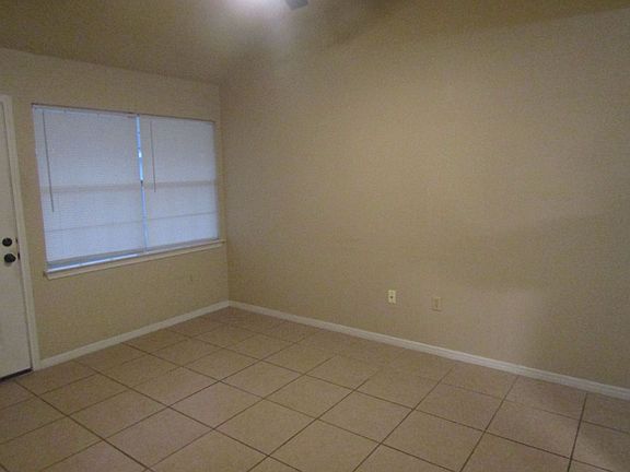 4th image of 804 Industrial Ave #2