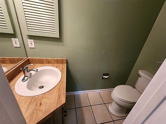 4th image of 702 SW 70th Ter APT A