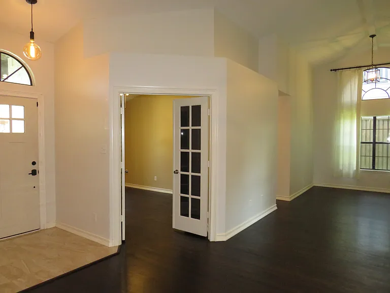 2308 Crestmeadow St — Photo 23