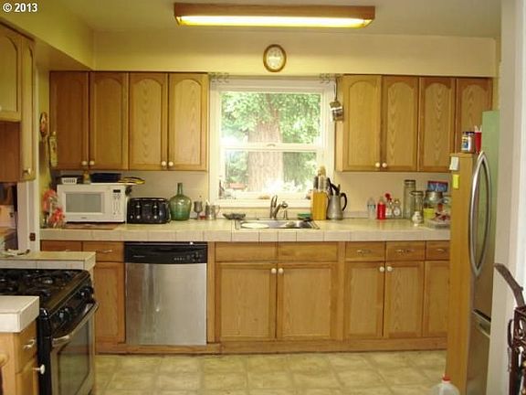 5th image of 13725 SE Laurie Ave