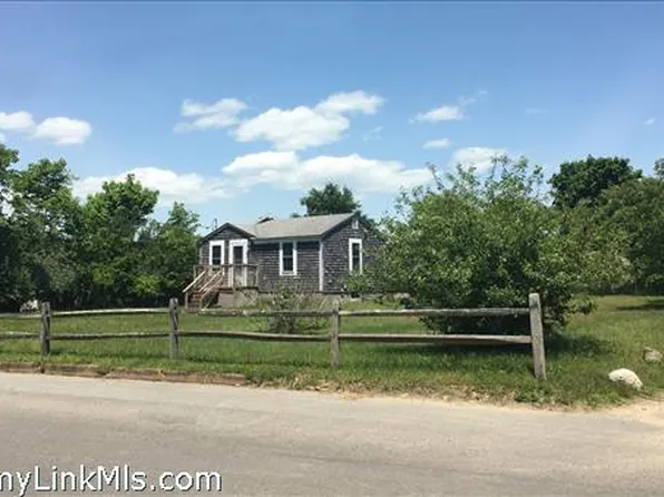 44 Lagoon Pond Rd, Tisbury, MA 02568