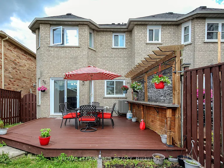 74 Fountainbridge Dr — Photo 23