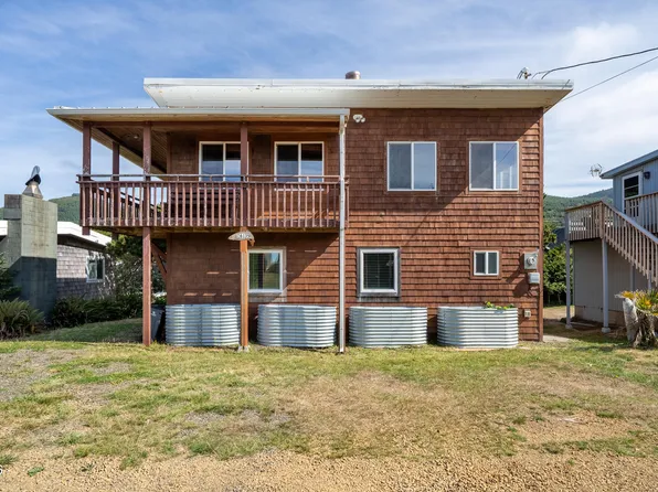 26135 Beach Dr, Rockaway Beach, OR 97136