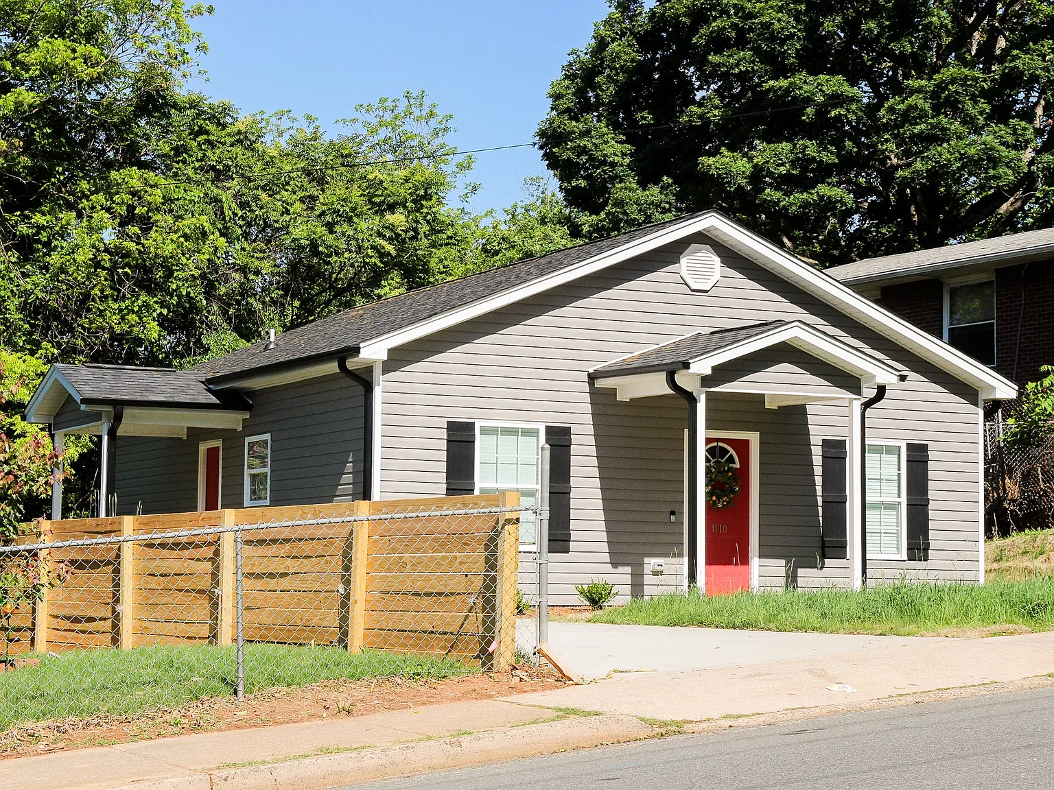 1110 Thurmond St — Photo 2