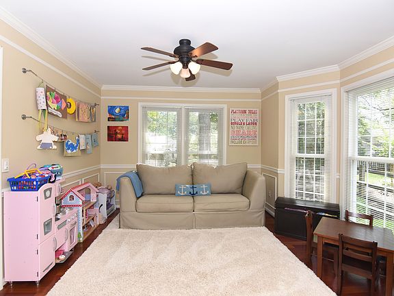 3rd image of 309 Rosslare Dr
