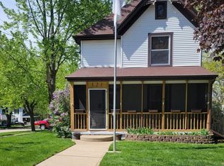 321 W 6th St, Dixon, IL 61021