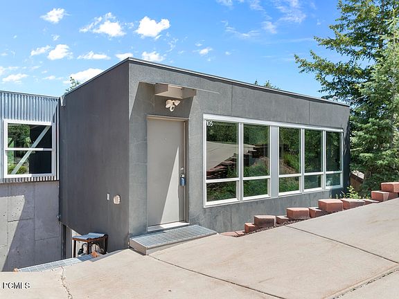 3rd image of 105 Crestview Cir