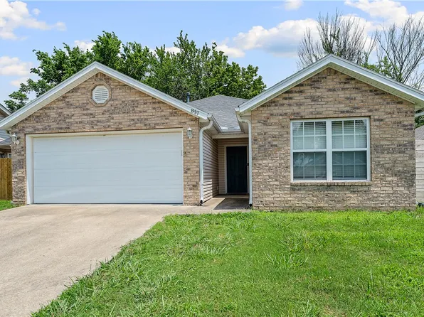 817 SE East Ct, Bentonville, AR 72712