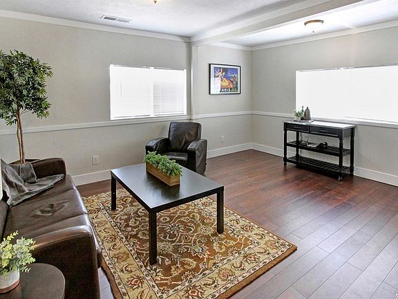 3rd image of 668 Cypress Ave