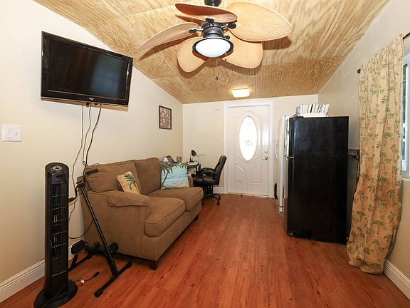 5th image of 162 Costa Cir