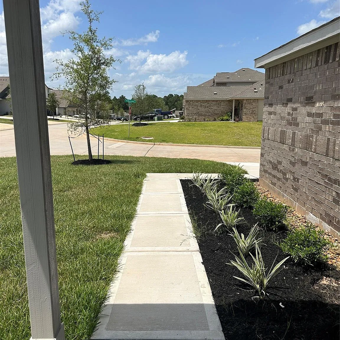 3 bed, 2.0 bath, 1273 sqft, $1,699 — Photo 3