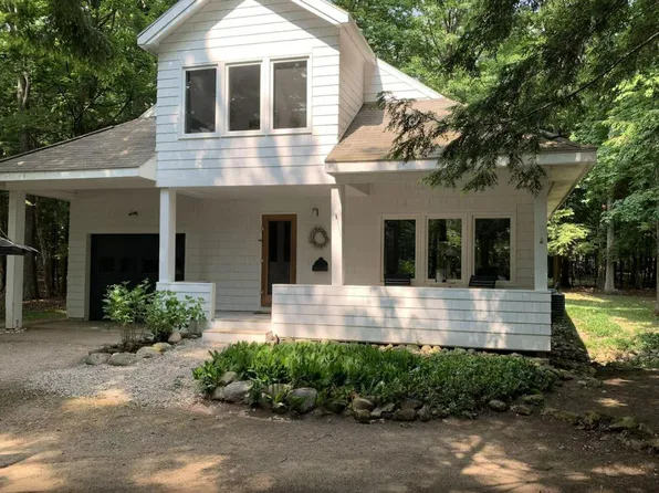 7571 S Lake Shore Dr, Harbor Springs, MI 49740