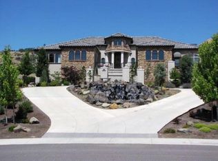 5646 Fallbrook Ln, Medford, OR 97504