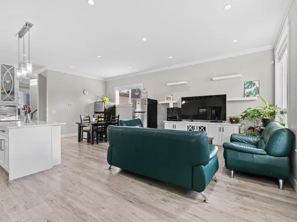 10579 132nd St, Surrey, BC V3T 3V5