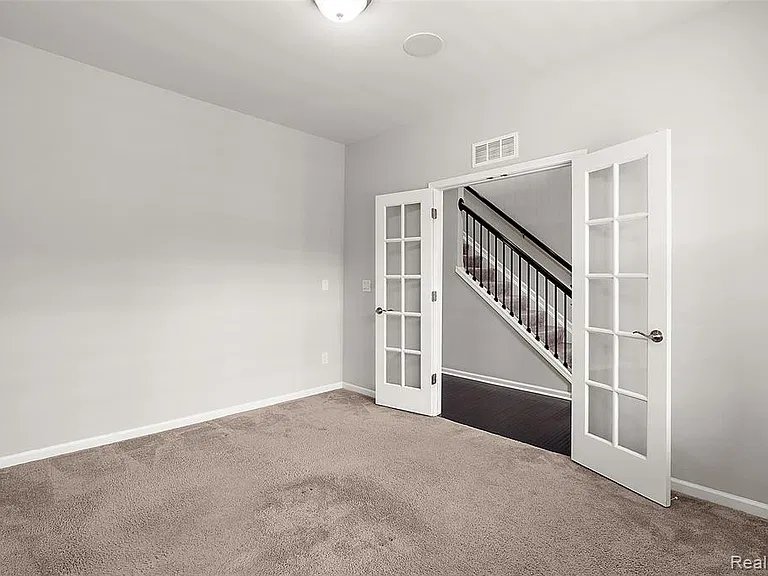31065 Tremont Ln — Photo 18