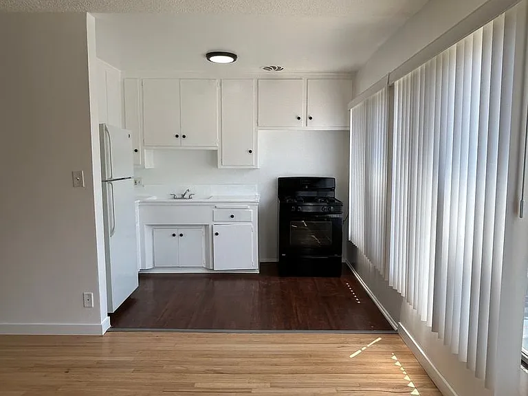 1353 Rolland Curtis Pl — Photo 7