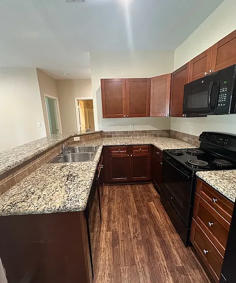 1445 N Hill St #104 — Photo 10
