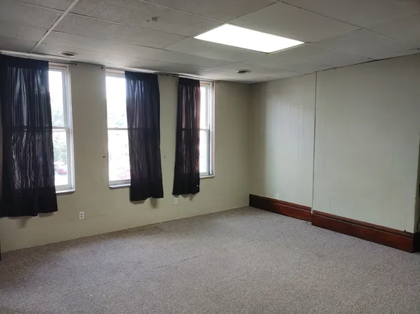 27 1/2 W Columbus St, Nelsonville, OH
