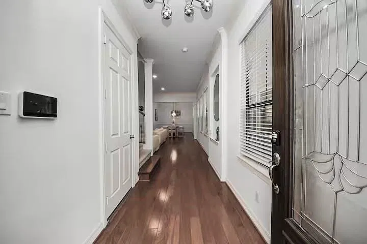 3 bed, 2.5 bath, 2562 sqft, $3,800 — Photo 2