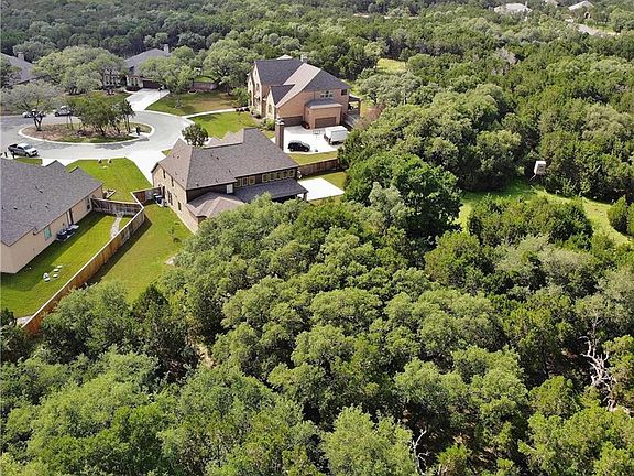 3rd image of 853 Hampton Oaks