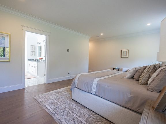 3rd image of 36 Crestwood Cir #36