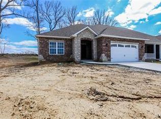 422 Legacy Ln, Villa Ridge, MO 63089