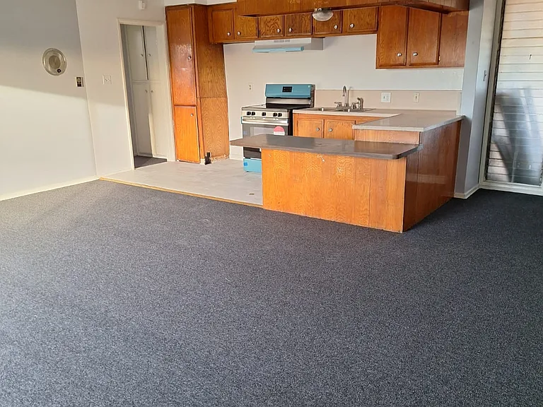247.5 E Hullett St #8 — Photo 3