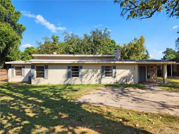 325 Shoreline Dr, Natchitoches, LA 71457