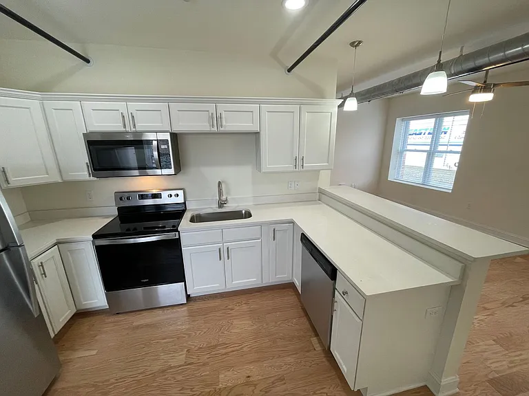 883 Broadway — Photo 9