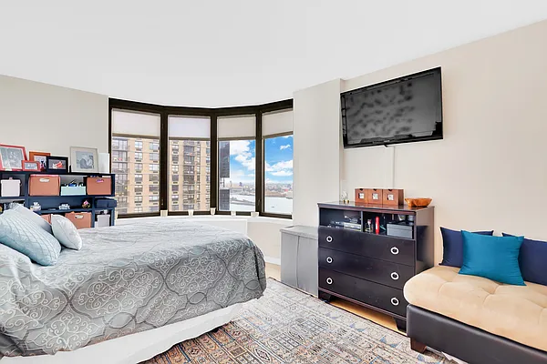 Rented by R New York | media 11