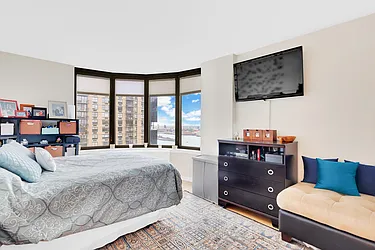 Rented by R New York