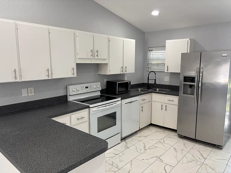14744 Sunset St — Photo 5