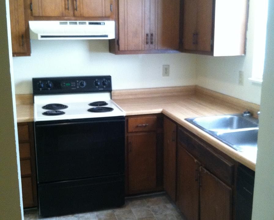 1st image of 102 Kenton Ct