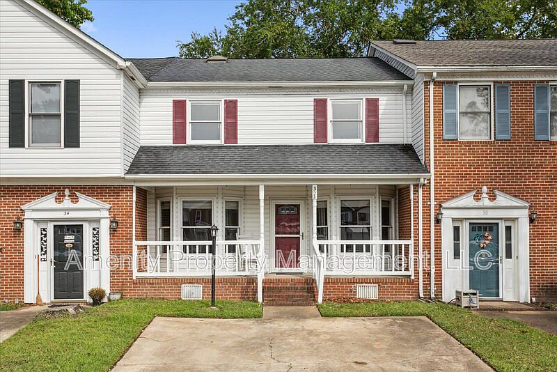1st image of 32 W Wainwright Dr #1