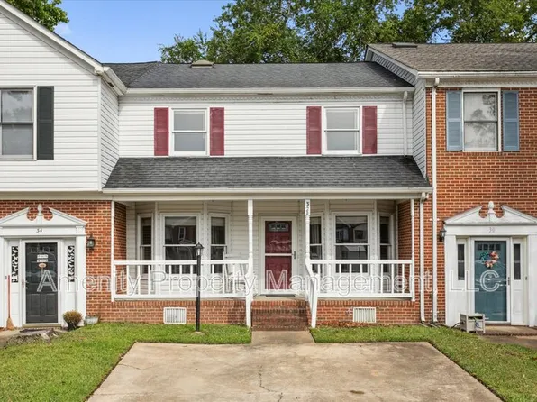 32 W Wainwright Dr #1, Poquoson, VA 23662