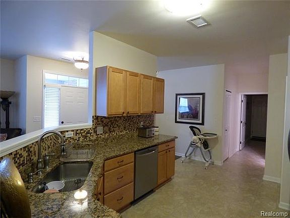 5th image of 47631 Pembroke Dr