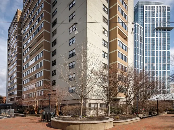 6 Whittier Pl APT 3J, Boston, MA 02114