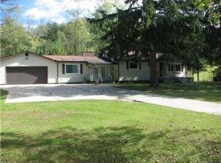 155 Rocky Step Rd, Scott Depot, WV 25560