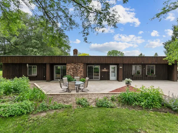 N1043 Julius Dr, Greenville, WI 54942