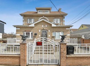22015 104th Ave, Queens Village, NY 11429