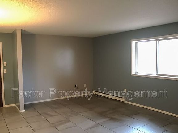 2nd image of 418 Allan Ave Unit 4