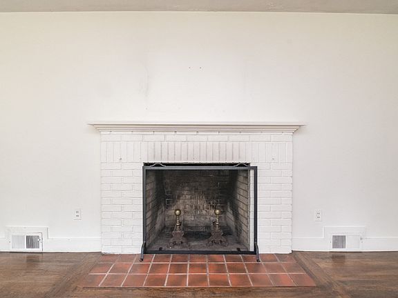 5th image of 136 Lincoln Ave