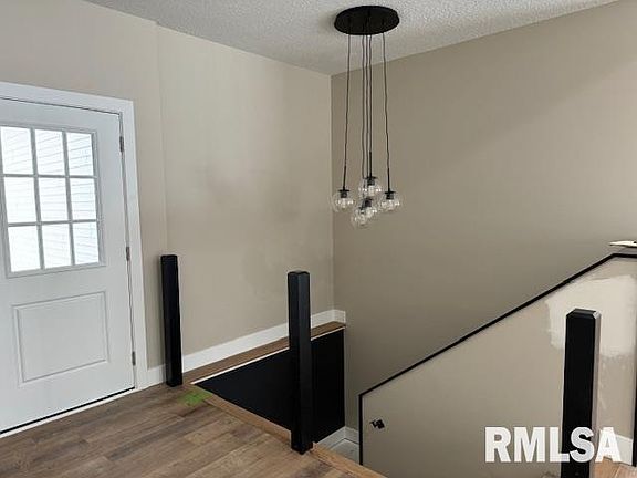 2nd image of 4814 Willow Cir