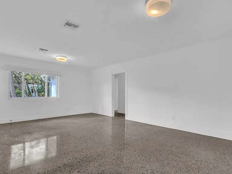 601 Paulina Rd — Photo 10
