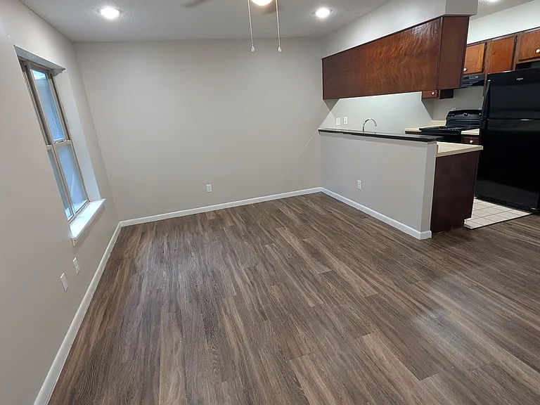 1656 W Matthews Ave #3 — Photo 3
