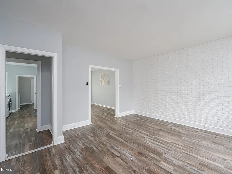 3050 Mayfield Ave — Photo 3